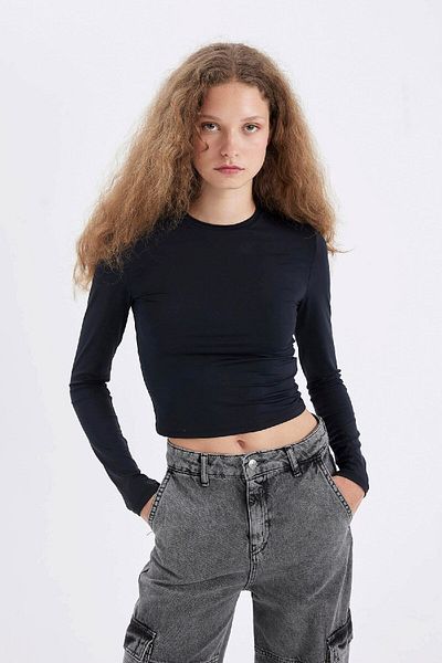 DeFacto Black Fitted Body-Sitting Crew Neck Basic Plain Long Sleeve T-Shirt D0199Ax24Au