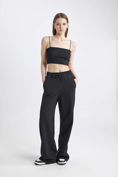 DeFacto Coole Jogginghose mit weitem Bein, Taschen und Schnürung – B3345ax23wn