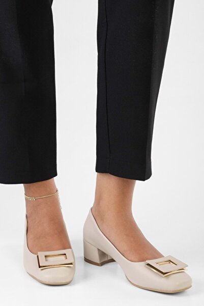 Shoeberry Divoké dámské boty na podpatku s přezkou barvy tělové