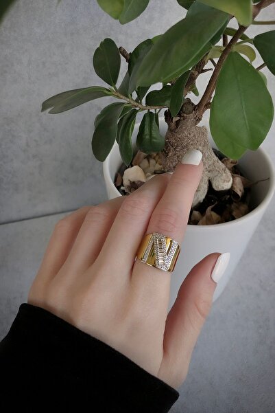 SUNSHINE 925 Ayar Gold Kaplamalı Beyaz Taşlı Harfi Pırlanta Işçilik Gümüş Yüzük