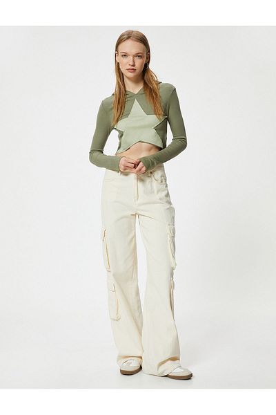 Koton Kurze Bluse mit Kapuze, langen Ärmeln, asymmetrischer Schnitt, Farbblock mit Stern-Applikationsdetail