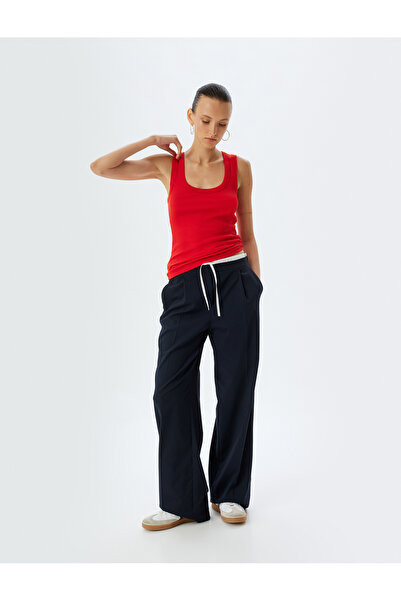 Koton قميص داخلي سميك ذو رقبة على شكل حرف U من القطن بقصة ضيقة