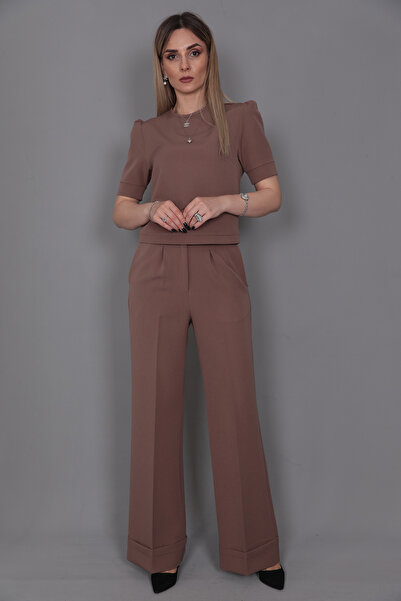 ÖNDER ÖZSOY Kayık Yaka Kısa Kol Bluz & Duble Paça Yüksek Bel Pantolon Takım-Kahve