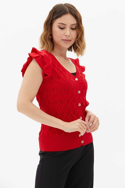 Two Mail : Red Knitwear - Embroidery Detail