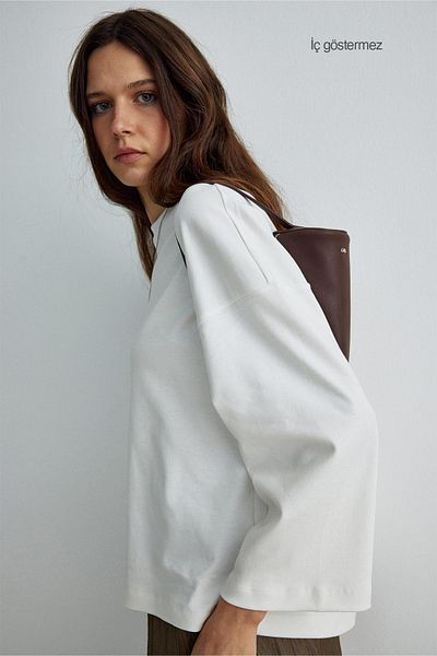 Suud Collection Ecrufarbenes, langärmliges Oversize-T-Shirt „Katie“