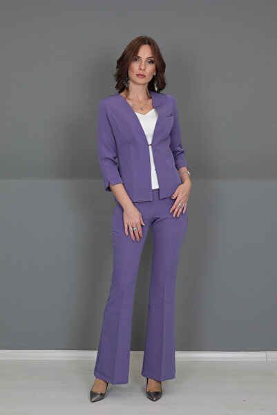 ÖNDER ÖZSOY V Yaka Boydan Kuplu Kısa Ceket & İspanyol Paça Pantolon-Lila