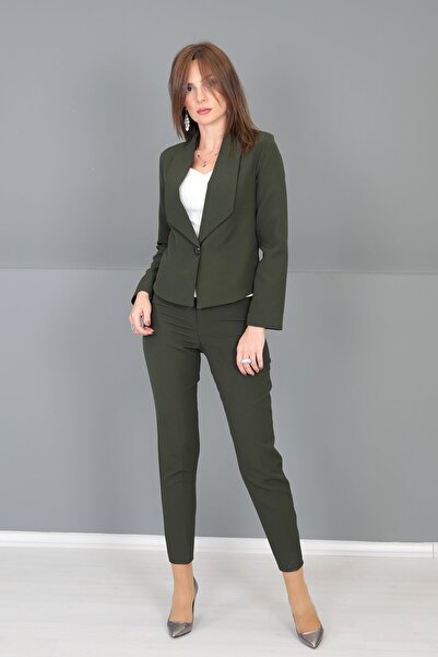 ÖNDER ÖZSOY Amerikan Yaka Kısa Klasik Ceket & Dar Paça Pantolon-Haki