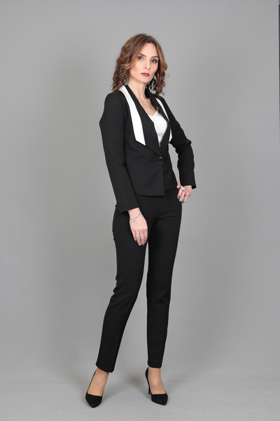 ÖNDER ÖZSOY Şeritli Mini Ceket & Boru Paça Pantolon Takım-Siyah