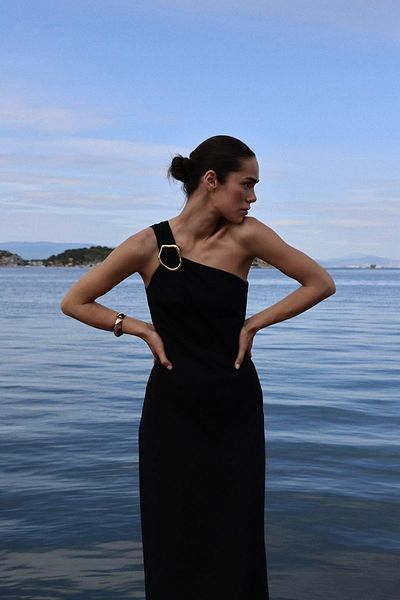 Suud Collection Schwarzes Leinenkleid mit One-Shoulder-Träger - Abel