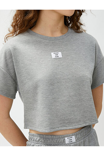 Koton Kurzarm-Pyjamaoberteil aus Modal mit Rundhalsausschnitt und detaillierten Etiketten