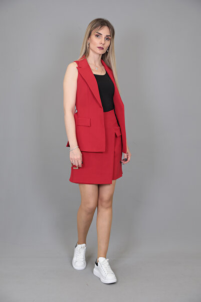 ÖNDER ÖZSOY Belted Classic Vest & Front Cap Skirt Shorts-red