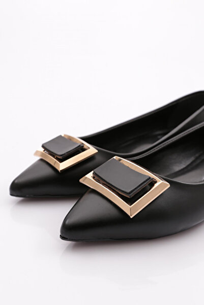 DGN Kadın Sivri Burun Metal Kare Tokalı Babet Siyah 39132534