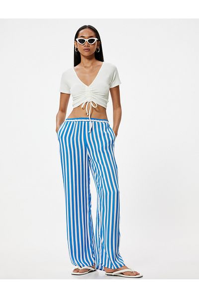 Koton T-Shirt με υφή Crop - Deep V Λεπτομέρεια λαιμού και γραβάτας