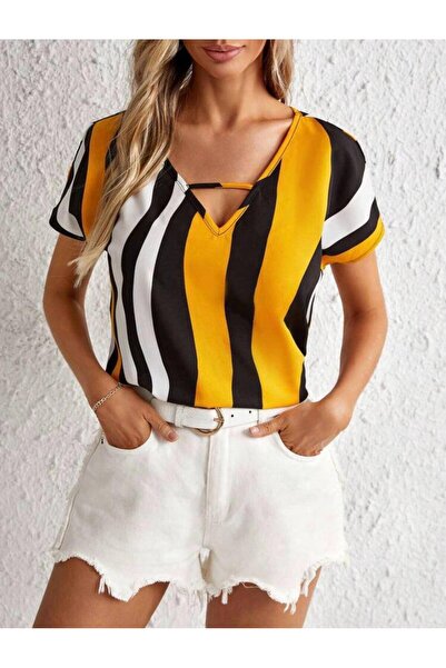 buğrahayalin Women's V-Neck Short Sleeve Micro Blouse