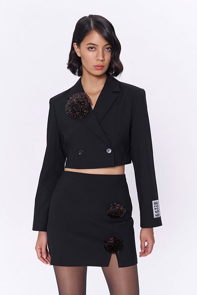 Quzu Black Crop Blazer - Με αξεσουάρ Rose