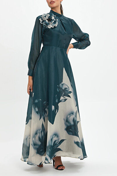 SERPİL Çiçek Aksesuarlı Sıfır Yaka Çiçek Desenli Kloş Kesim Maxi Boy Petrol Elbise 40437