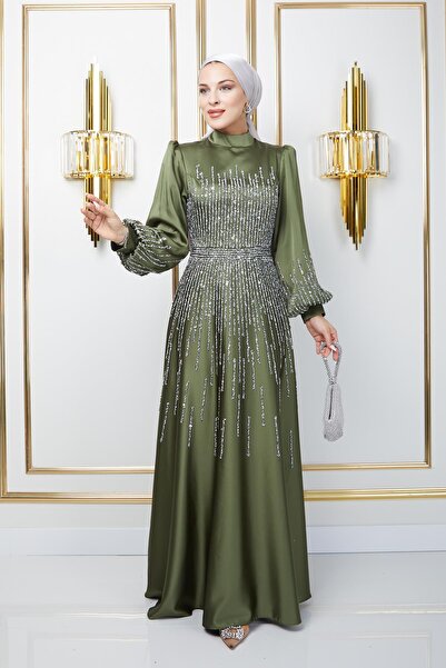 Olcay Světle zelené saténové hidžábové večerní šaty - výstřih malovaný kamínky a hráškem, model 1670