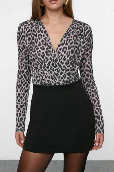 Trendyol Collection Rugalmas, karcsúsított kötött test - Snap Fastener duplasoros gallér, többszínű nyomtatás TWOAW20BD0035