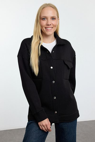 Trendyol Collection Kurtka oversize z kołnierzykiem polo w kolorze czarnym - kieszenie i guziki, polar wewnątrz Twoaw24ce00000