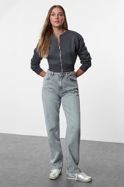 Trendyol Collection Pletená mikina Antracite Relaxed Fit Crop - žebrovaný detail a límec na zip TWOAW25sw00002
