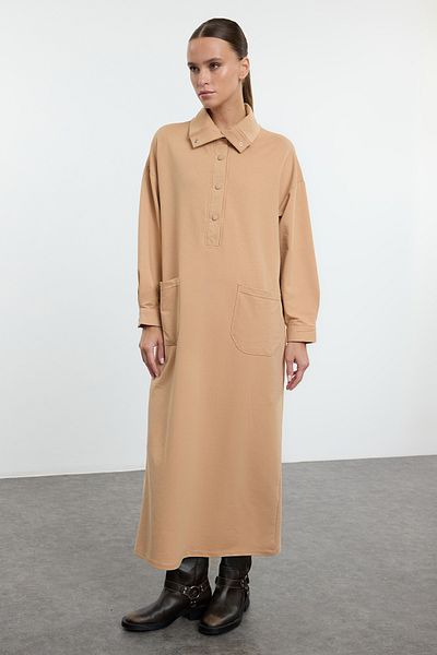 Trendyol Modest Πλεκτό φόρεμα με πέτρινο γιακά πουκάμισου - Λεπτομέρεια τσέπης με κουμπιά TCTAW25EB00082