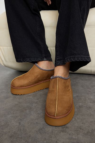 TRENDYOL SHOES Barna hímzés részletes szőrme belső vastag talpú női bokacsizma TAKAW25BO00028