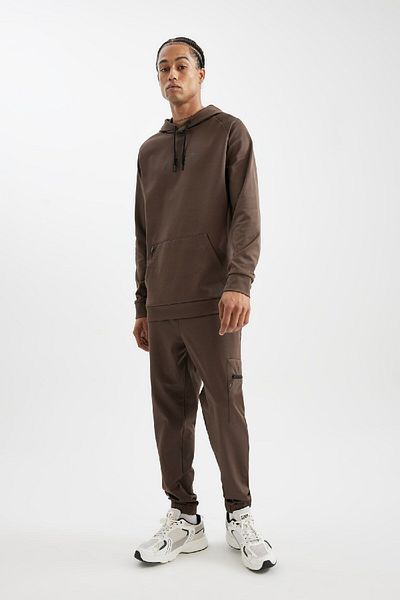 DeFacto Braune Herren-Jogger-Jogginghose mit normaler Passform, Reißverschlusstasche, Skuba-Tauchstoff, D1952ax24au