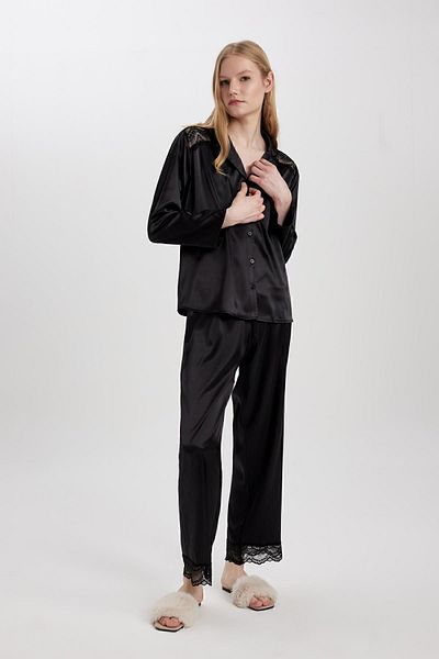 DeFacto Fall In Love – Lange Pyjamahose aus Satin in normaler Passform B6199ax24sp