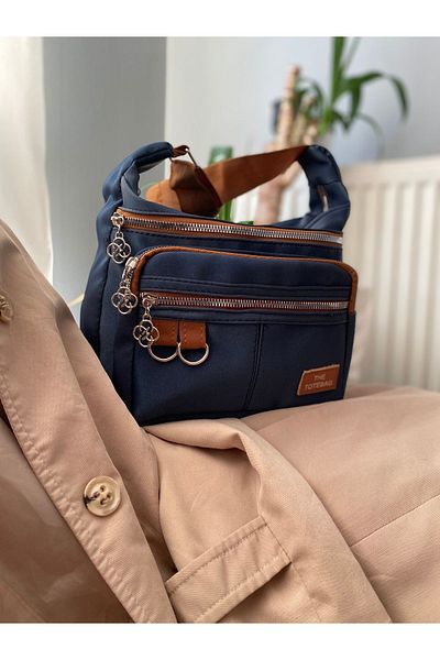 Zeynep Ceyda Koçak Geantă de umăr și crossbody din satin - cu mai multe compartimente