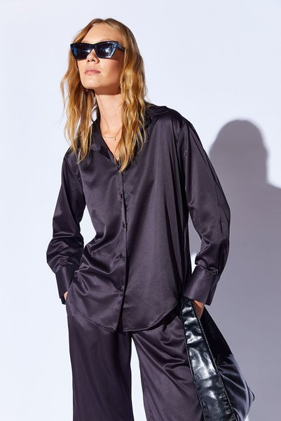 EDITION WOMAN Cămașă de damă din satin negru, croială lejeră, cu manșete groase - 9477