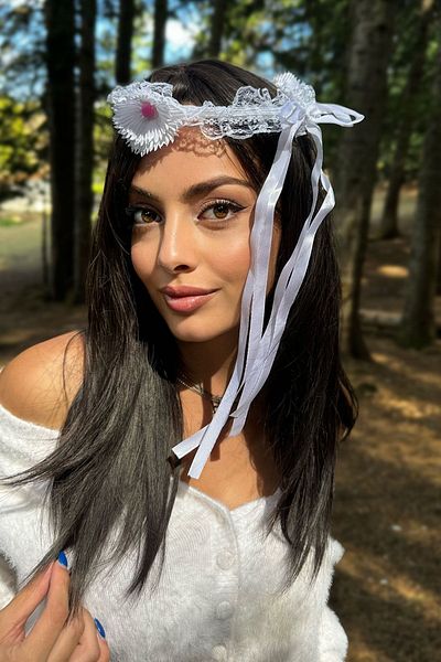 TAKIŞTIR Coroană cu flori de culoare albă