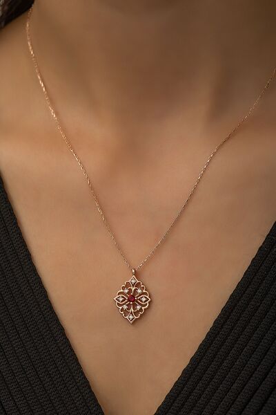 SUNSHINE 925 Ayar Rose Kaplamalı Ruby Taşlı Elegant Tasarım Gümüş Kolye