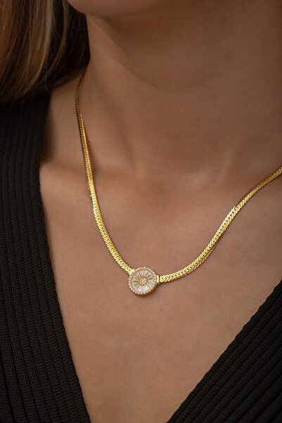 SUNSHINE 925 Ayar Gold Kaplamalı Beyaz Baget Taşlı Yuvarlak Tasarım Gümüş Kolye