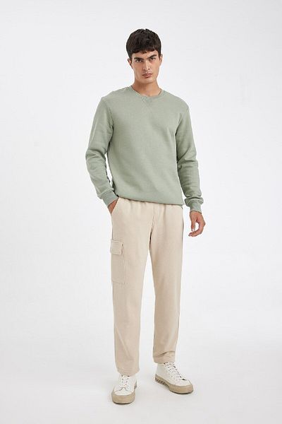 DeFacto Dickes, schlichtes Basic-Sweatshirt mit normaler Passform und Rundhalsausschnitt T3777az24au