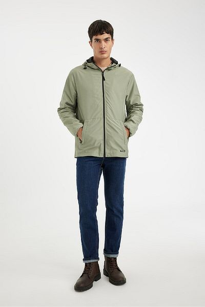 DeFacto Khakifarbener, wasserabweisender Slim-Fit-Regenmantel mit Kapuze und Reißverschlusstaschen für Herren