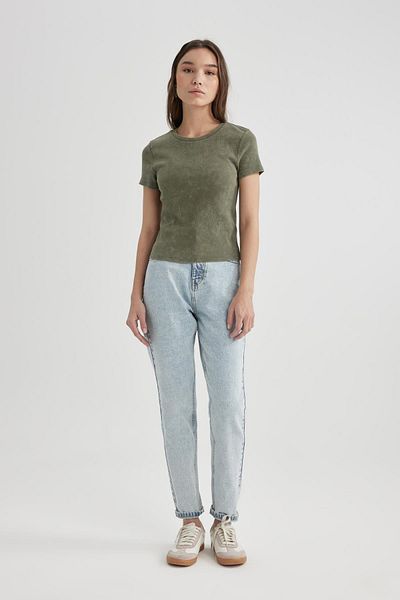 DeFacto Vypasovaný Crew Neck Washed Faded Effect Basic Jednoduché tričko s krátkým rukávem B9229ax24sm