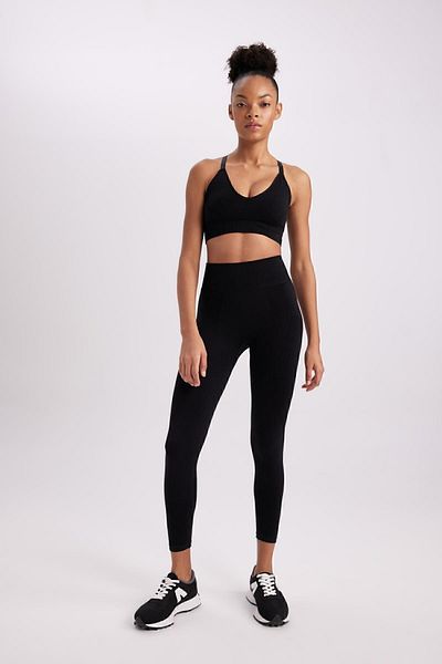 DeFacto V-Ausschnitt Seamless Fit B7446ax24sp