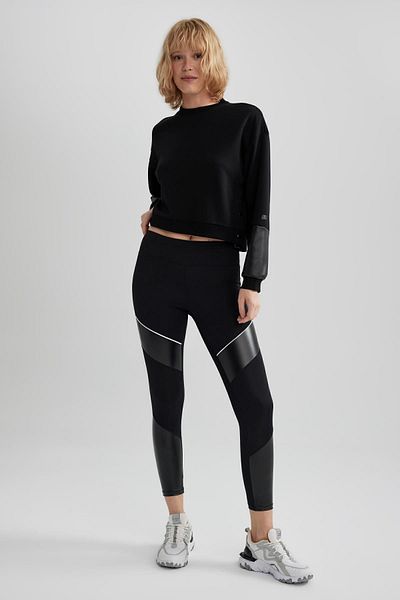DeFacto Übergroßes Sport-Sweatshirt mit Rundhalsausschnitt – breite Passform A5644ax23au