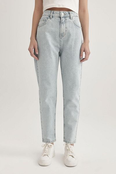 DeFacto Pohodlný střih s vysokým pasem – Lehké kalhoty Mom Fit Jeans s úzkým střihem C2398Ax24Sp