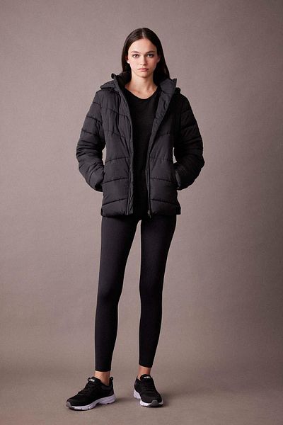 DeFacto Fit Pufferjacke – wasserabweisend, schmale Passform, Kapuze, Reißverschlusstasche A1549ax23au