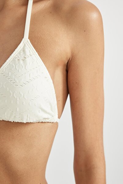 DeFacto Fall In Love Regular Fit Nakışlı Brode Üçgen Bikini Üstü B6894ax24sm