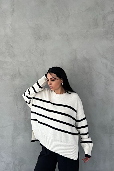 Seda Yalçın Atelier Оверсайз білий светр у чорну смужку