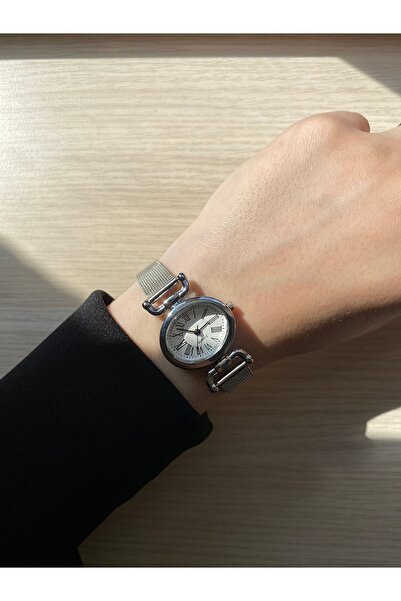 QUARTZ ساعة يد نسائية موديل فراشة ويكر