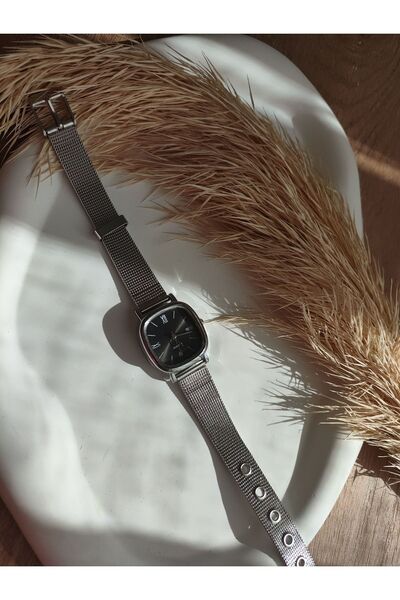 QUARTZ Straw Model Square Retro Minimal Calendar Black Women's Wristwatch