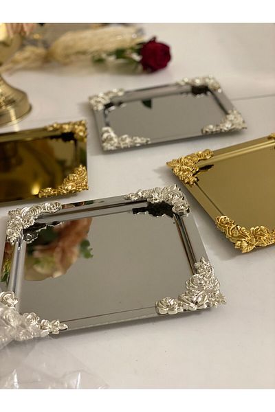 Elzemm store Smiling 4-Piece Square Presentation Tray - Gold and Silver Accessories