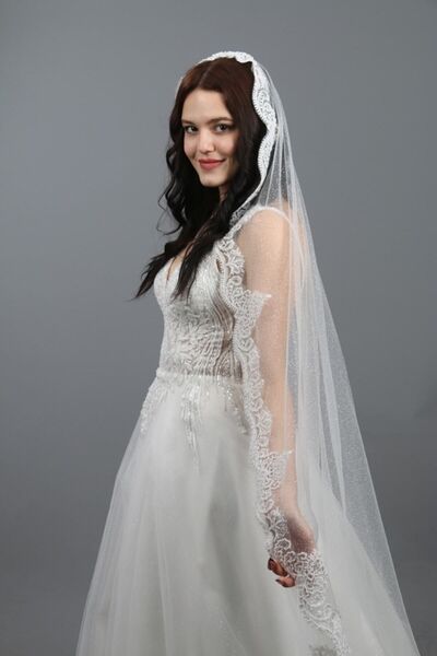 paris in paris فستان زفاف طويل من الدانتيل اللامع - حجاب زفاف مقاس 160 سم بال...