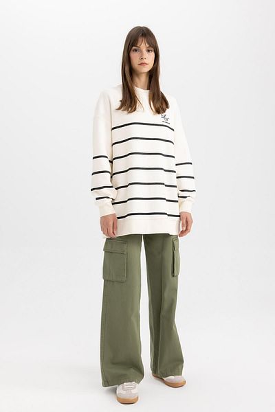 DeFacto Bedruckte weiche, pelzige Sweatshirt-Tunika mit Rundhalsausschnitt - C5417ax24sp