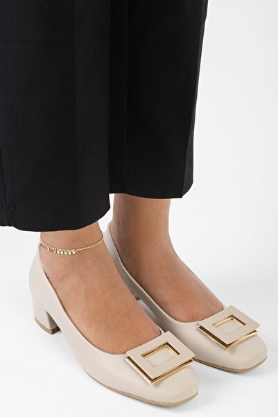 Shoeberry Divoké dámské boty na podpatku s přezkou barvy tělové