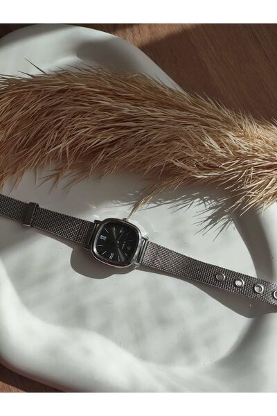 QUARTZ Straw Model Square Retro Minimal Calendar Black Women's Wristwatch