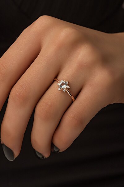 SUNSHINE 925 Ayar Rose Kaplamalı Beyaz Taşlı Çiçek Gümüş Yüzük